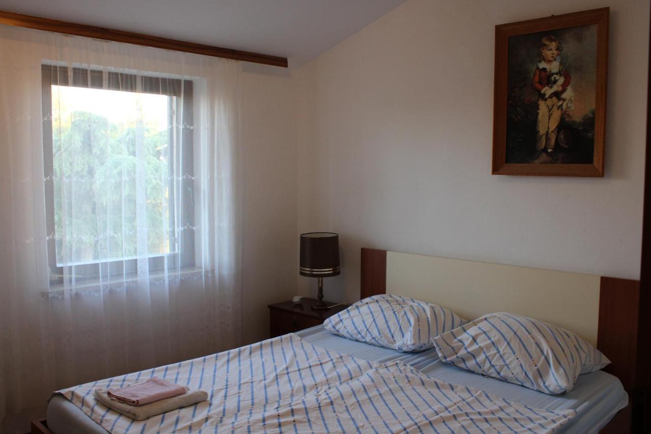 Apartments Dora Медулин Екстериор снимка